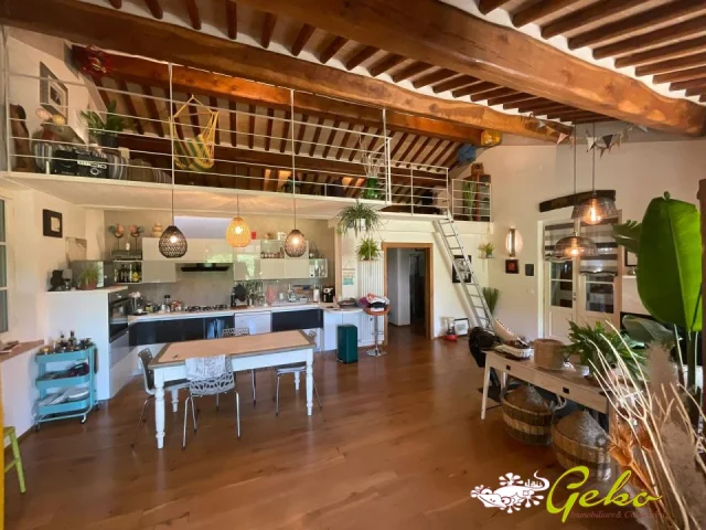 Appartamenti in Vendita - Bellissima villa indipendente in campagna con giardino  privato !