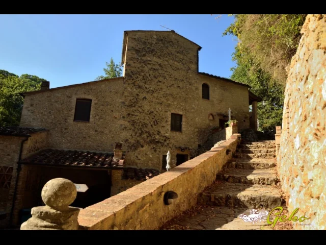 Appartamenti in Vendita - Casale in campagna a san gimignano 370 mq con parco verde di  3 ettari