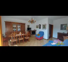 Appartamenti in Vendita - Luminoso appartamento con garage  !