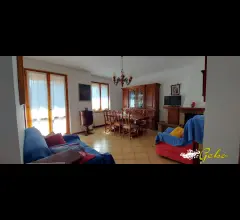 Appartamenti in Vendita - Luminoso appartamento con garage  !