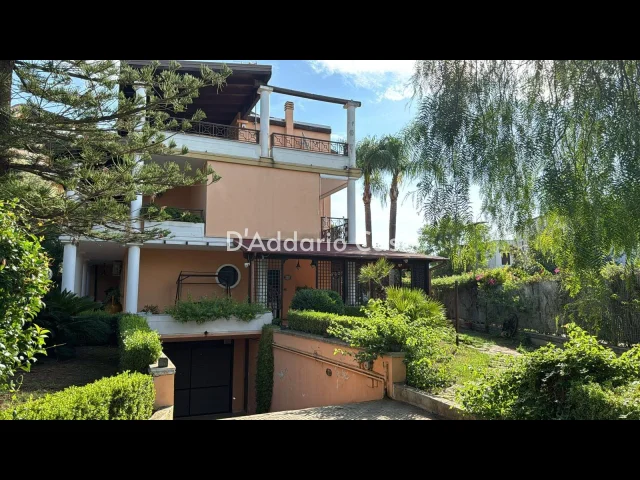 Appartamenti in Vendita - Villa rifinita in complesso residenziale