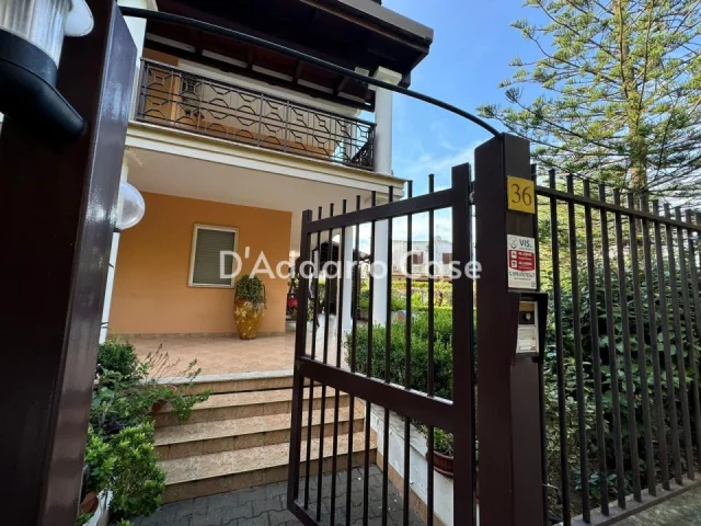 Appartamenti in Vendita - Villa rifinita in complesso residenziale