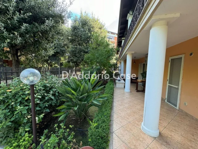 Appartamenti in Vendita - Villa rifinita in complesso residenziale