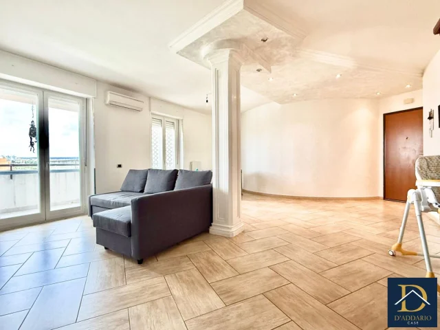 Appartamenti in Vendita - Paolo vi - ristrutturato e panoramico piazza pertini