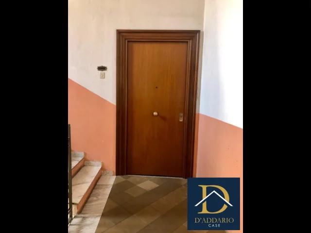 Appartamenti in Vendita - Ampio tre vani via icco