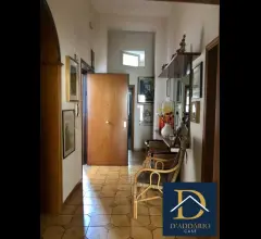 Appartamenti in Vendita - Ampio tre vani via icco