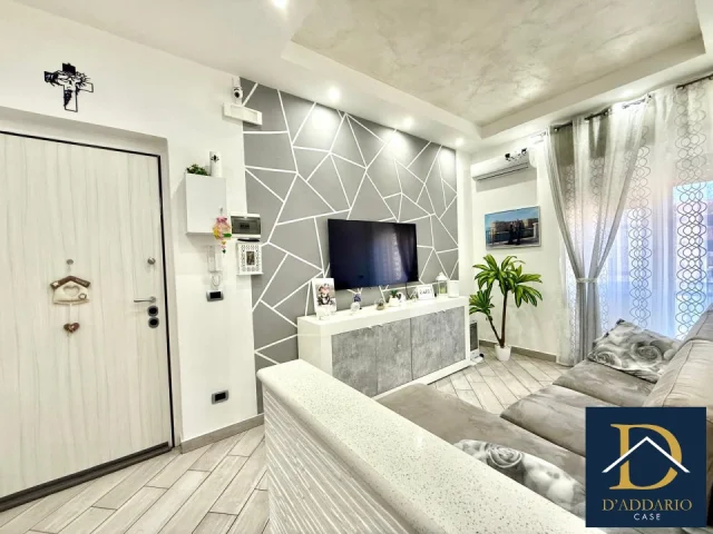 Appartamenti in Vendita - Via massimo d'azelio - tamburi - tre vani