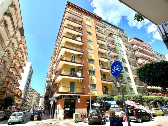 Appartamenti in Vendita - Tre vani via liguria