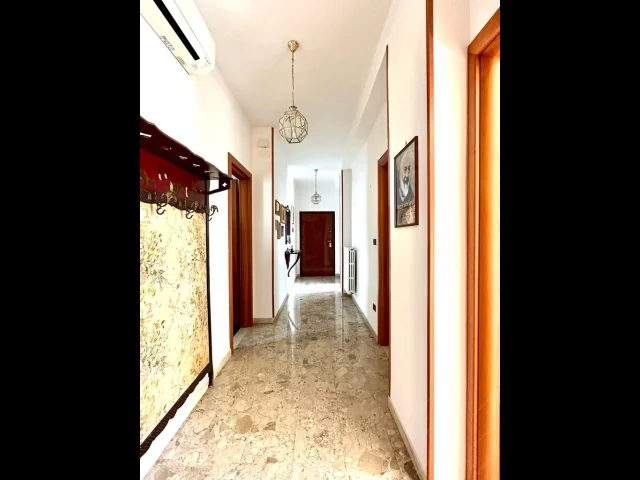 Appartamenti in Vendita - Tre vani via liguria