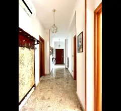 Appartamenti in Vendita - Tre vani via liguria