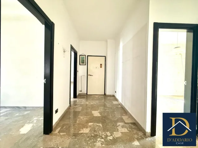 Appartamenti in Vendita - Appartamento 4 vani via campania