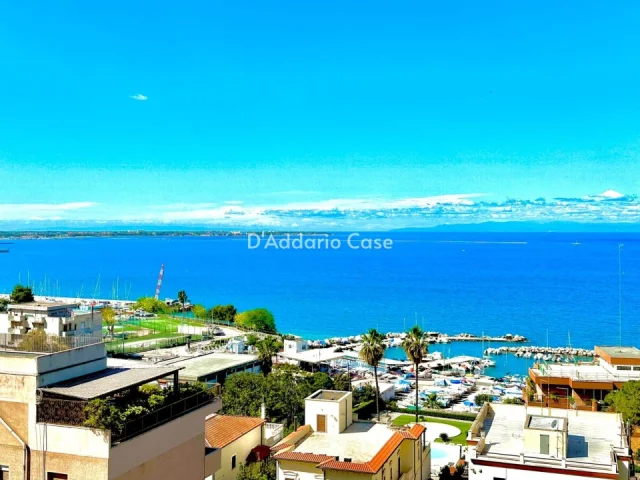 Appartamenti in Vendita - Luminoso, panoramico, vista mare