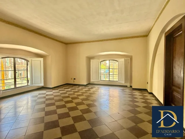 Appartamenti in Vendita - Appartamento uso ufficio corso umberto i borgo