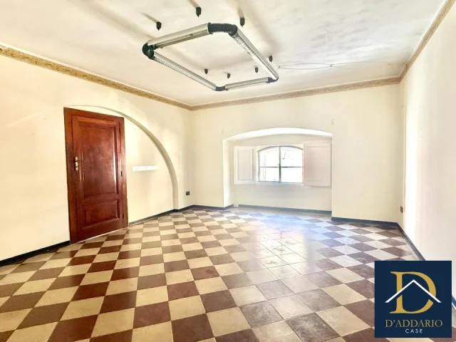Appartamenti in Vendita - Appartamento uso ufficio corso umberto i borgo