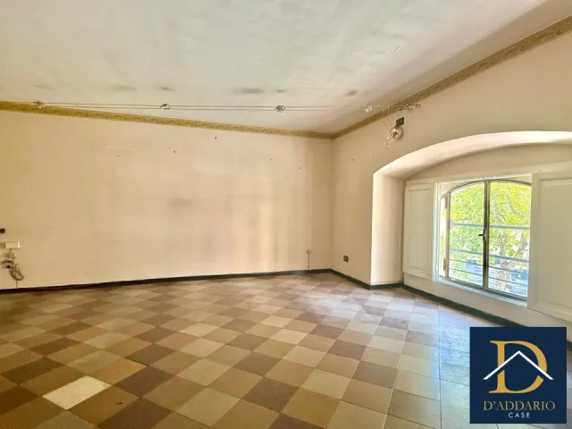 Appartamenti in Vendita - Appartamento uso ufficio corso umberto i borgo