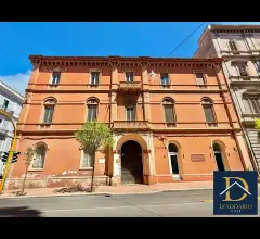 Appartamenti in Vendita - Ampio appartamento d'epoca nel cuore del centro umbertino