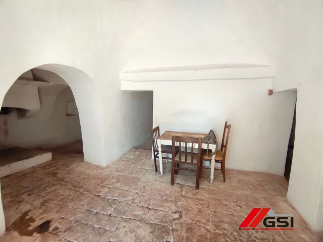 Appartamenti in Vendita - Due gruppi di trulli autentici con ampio terreno