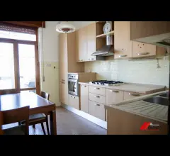 Appartamenti in Vendita - Ampio appartamento al primo piano in posizione centrale