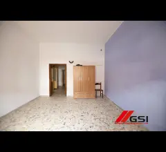Appartamenti in Vendita - Casa da ristrutturare con grande giardino