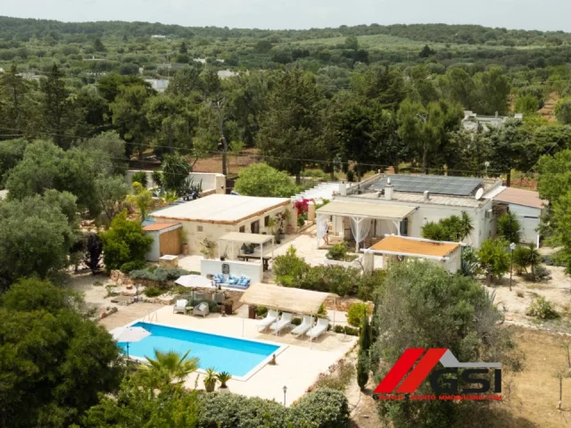 Trullo di charme con piscina in vendita a ceglie