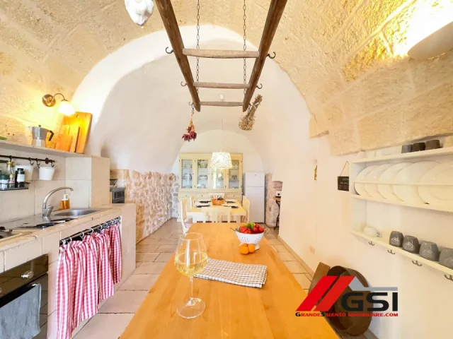 Appartamenti in Vendita - Trullo di charme con piscina in vendita a ceglie