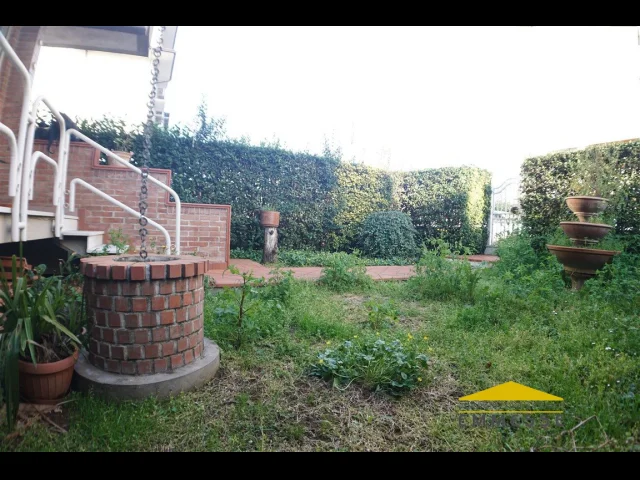 Case con giardino in vendita a massa
