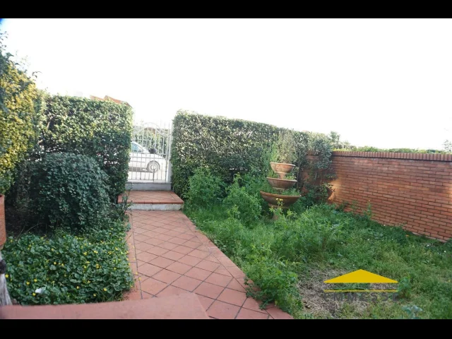 Appartamenti in Vendita - Case con giardino in vendita a massa