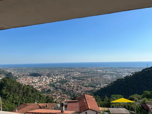Appartamenti in Vendita - Casa singola con vista mare