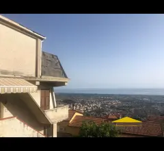 Appartamenti in Vendita - Casa singola con vista mare