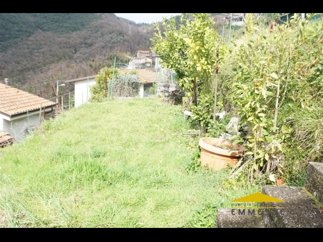 Appartamenti in Vendita - Casa singola con vista mare