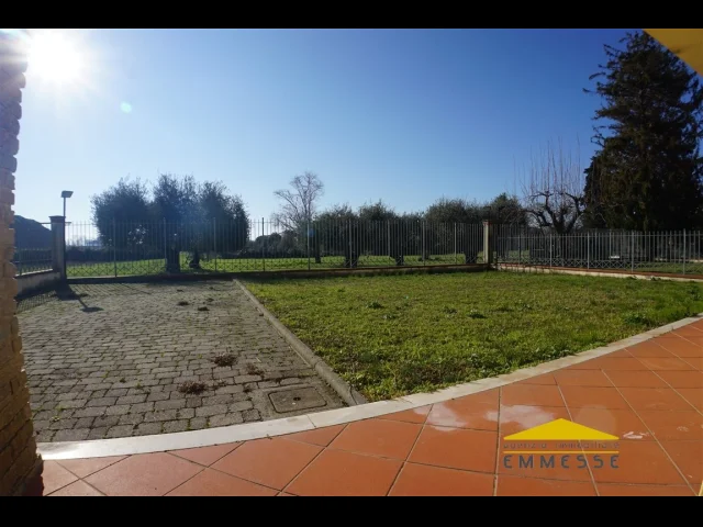 Appartamenti in Vendita - Villetta con giardino in vendita a carrara