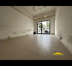 Fondo commerciale in affitto a massa centro