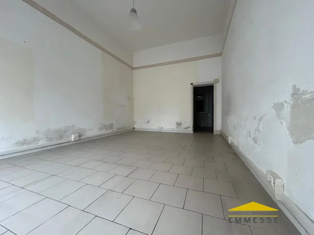 Appartamenti in Vendita - Fondo commerciale in affitto a massa centro