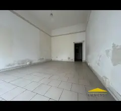Appartamenti in Vendita - Fondo commerciale in affitto a massa centro