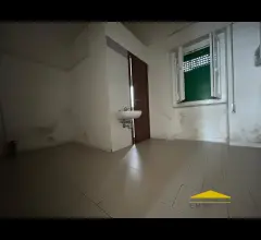 Appartamenti in Vendita - Fondo commerciale in affitto a massa centro
