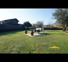 Case con giardino in vendita a massa