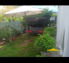 Appartamenti in Vendita - Nuova costruzione con giardino a massa centro