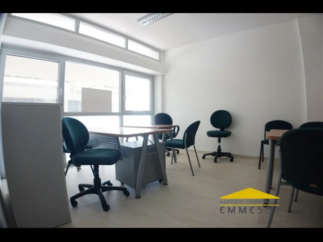 Appartamenti in Vendita - Ufficio in affitto a massa centro