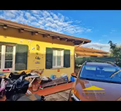 Casa con giardino in vendita a marina di massa
