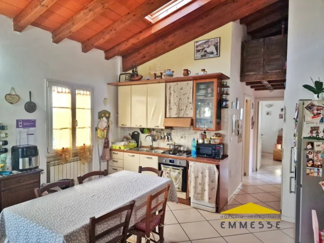 Appartamenti in Vendita - Casa con giardino in vendita a marina di massa