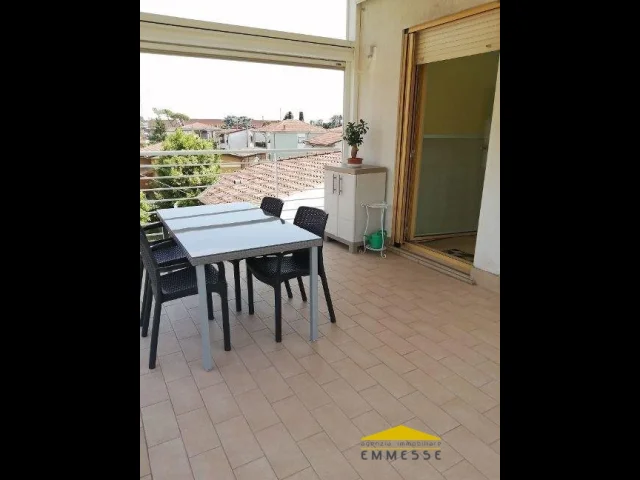 Appartamenti in Vendita - Casa con giardino in vendita a massa