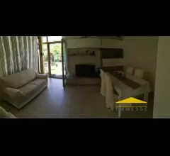 Appartamenti in Vendita - Casa con giardino in vendita a massa