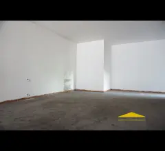 Appartamenti in Vendita - Fondo commerciale in vendita ad avenza