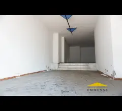 Appartamenti in Vendita - Fondo commerciale in vendita ad avenza