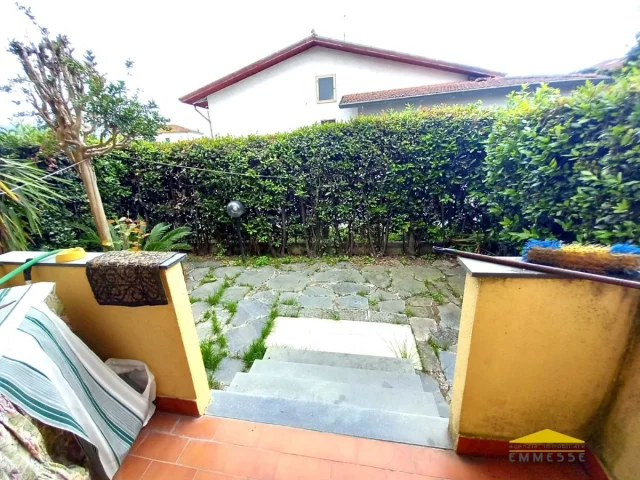 Appartamenti in Vendita - Case in vendita a marina di massa