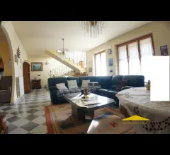 Appartamenti in Vendita - Villa in vendita a massa