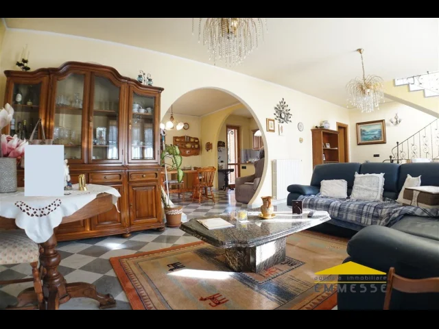 Appartamenti in Vendita - Villa in vendita a massa