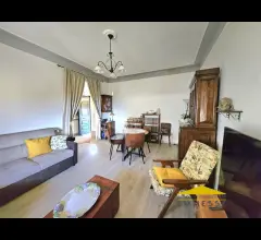 Appartamenti in Vendita - Casa indipendente in vendita a massa