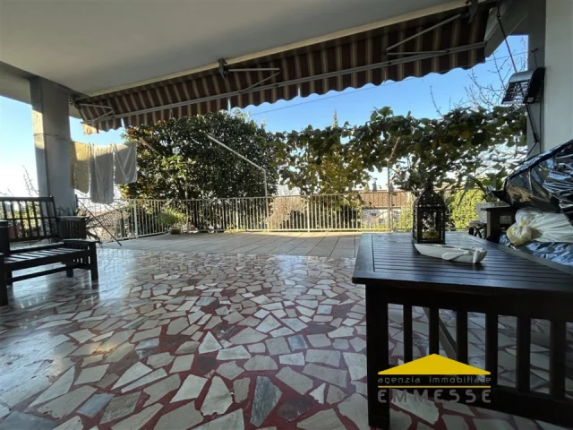 Villa singola con giardino in vendita a massa
