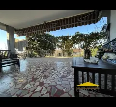 Villa singola con giardino in vendita a massa